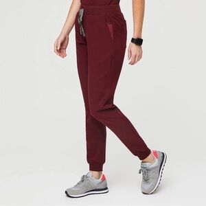 Figs Jogger Scrub Pants in Burgundy